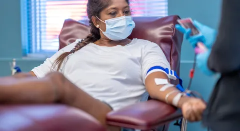 Blog+Template+3+(1050×575) (1) latina woman giving blood
