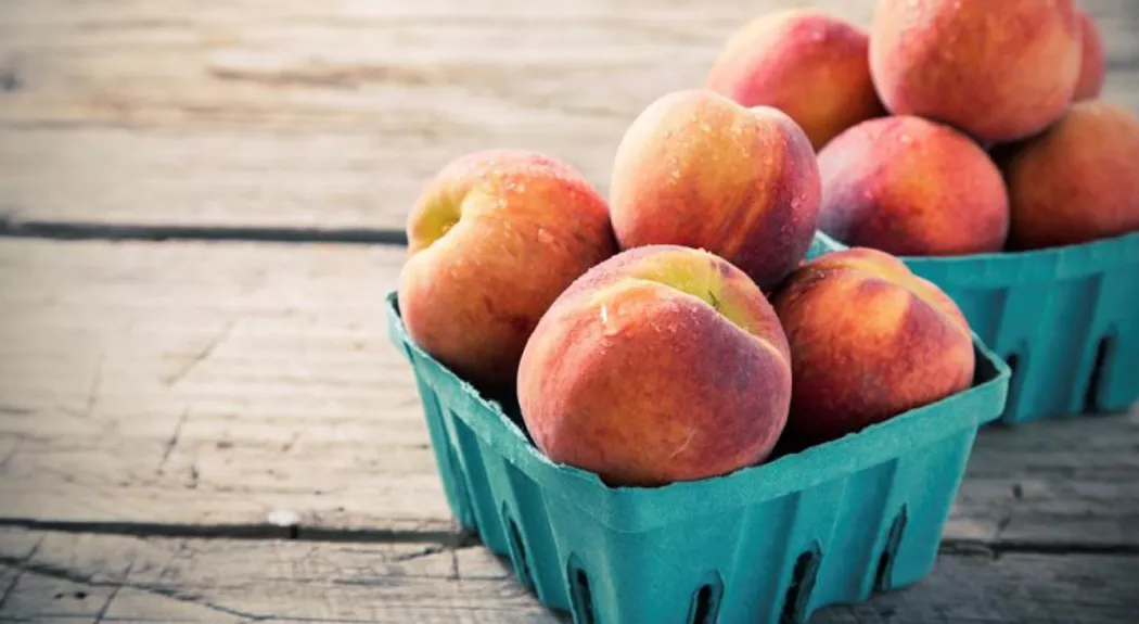 farmers market peaches