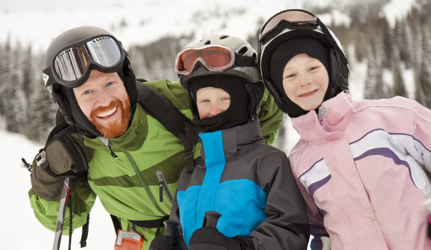 dad skiing with kids